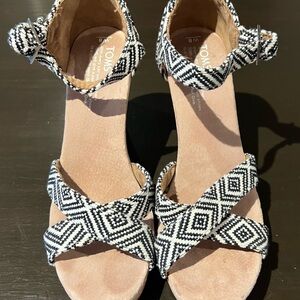 Toms Women's Seinna Aztec Black and white pattern Wedge Heel Sandals Size